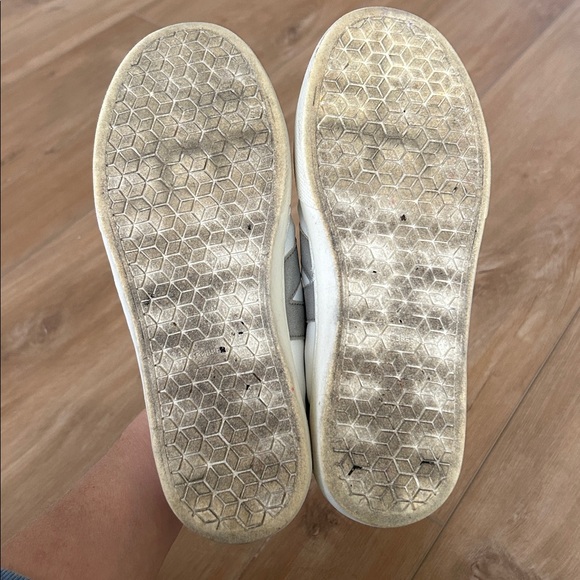 VEJA / VERT White & Gray Sustainable Sneakers - Picture 8 of 11